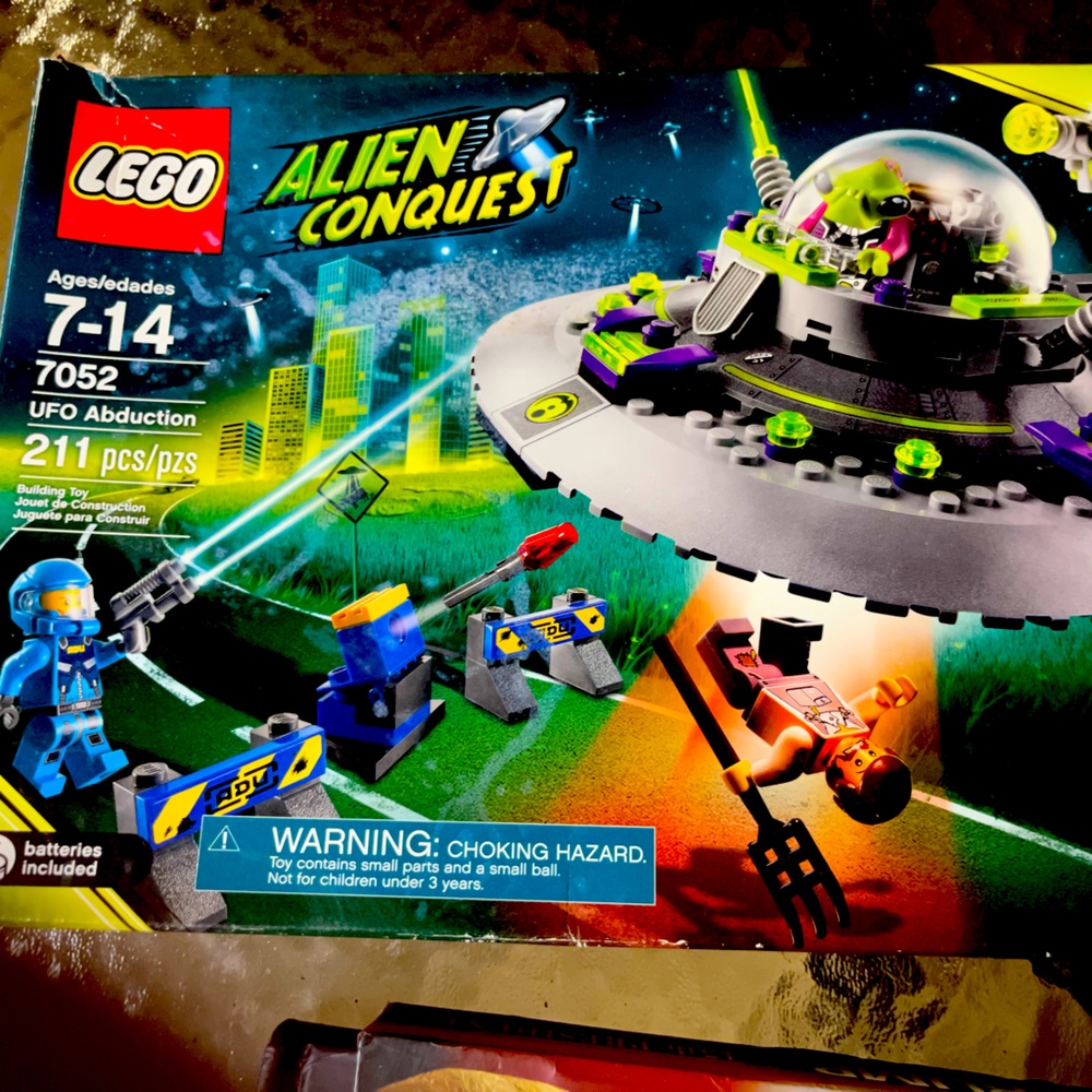 Lego # 7152 Alien Conquest New , never opened. Box has minor damage